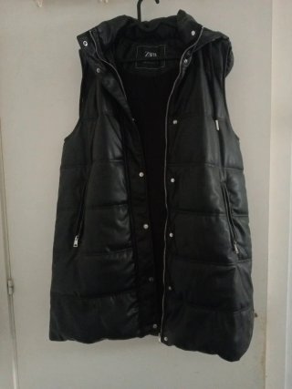 Chaleco Acolchado Negro Zara perfecto estado
