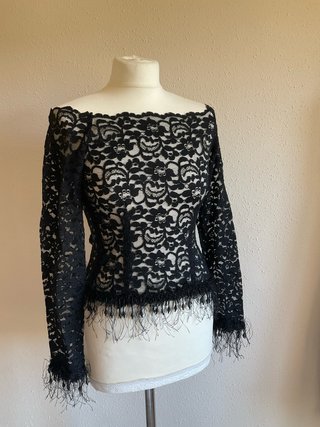 Blusa de encaje negra