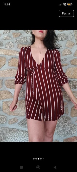 Vestido transpassado com listras