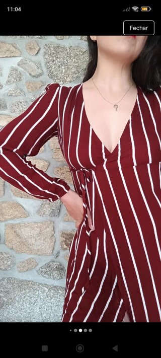Vestido transpassado com listras