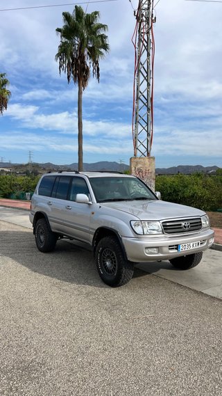 Toyota Land Cruiser 100 2000