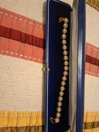Pulsera de perlas doradas