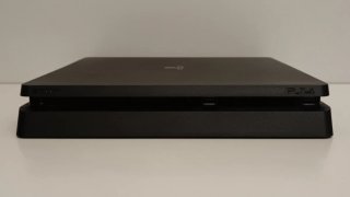Sony PS4 Slim 1 TB - Incluye 2 mandos