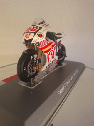 Moto a escala 1:18 Yamaha YZR-M1 Jorge Lorenzo