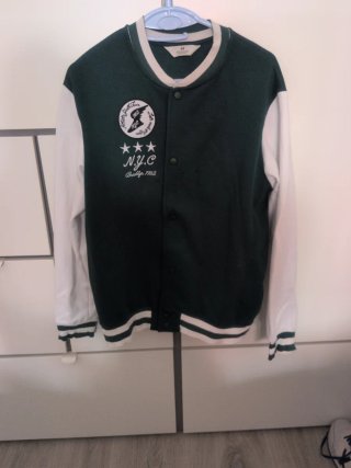 Chaqueta Beisbolera H&M Verde y Blanca Talla M