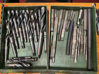 Lote brocas metal bandejas taller