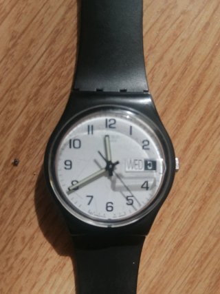 Reloj Swatch Esfera Negro y Blanco