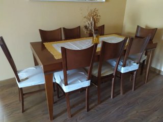 Mesa de comedor con 8 sillas