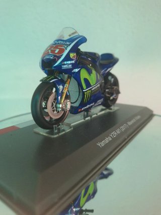 Moto a escala 1:18 Viñales Yamaha YZR-M1