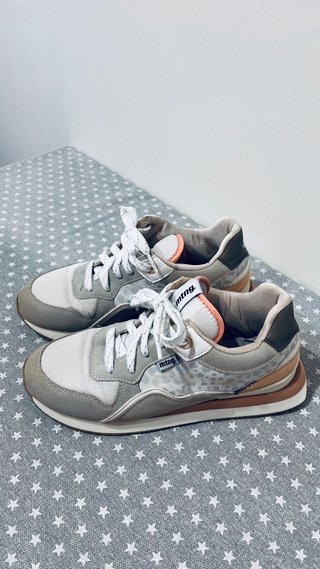 Zapatillas Mustang Beige y Gris