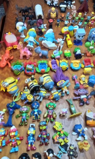 Lote de más de 170 muñecos vintage y figuras