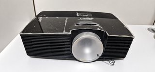Proyector Acer X113 con mando y cable