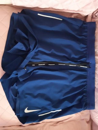 Pantalón corto deportivo Nike azul. SIN USO.