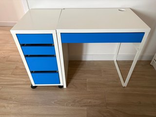 Escritorio juvenil blanco y azul