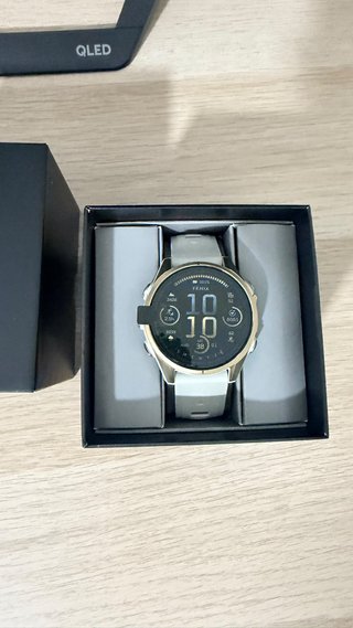 Garmin Fenix 8 Amoled Zafiro Dorado-Beige 43mm