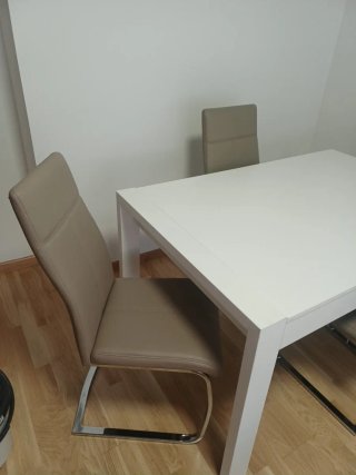 Mesa comedor y 4 sillas beige/blanco