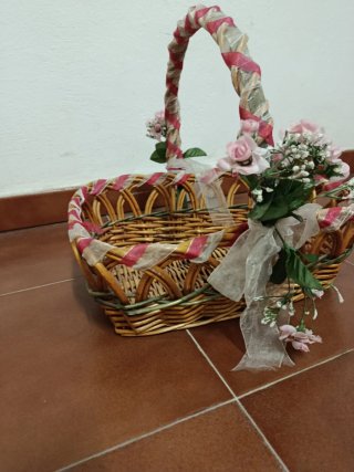 Cesta de Mimbre Decorada