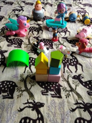 Lote de figuras y juguetes variados