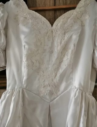 Vestido de novia blanco con encaje