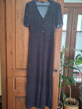 Mono largo negro con estampado de lunares