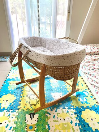 Moisés mimbre con 2 soportes y sábanas