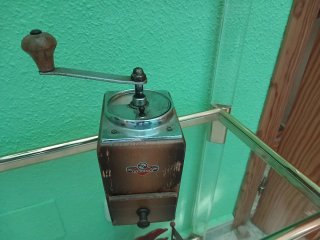 Molinillo de café antiguo
