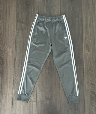 Pantalón de chándal adidas gris