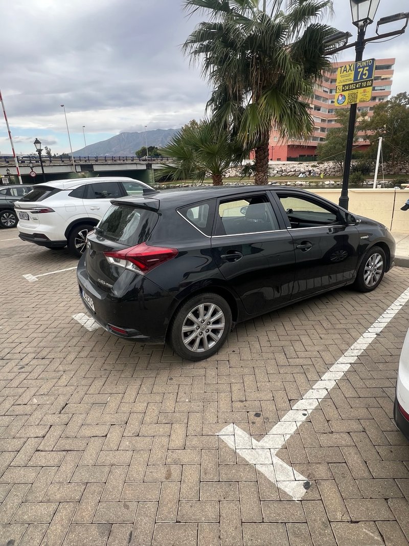 Toyota Auris hybrid 140H Advance 2016