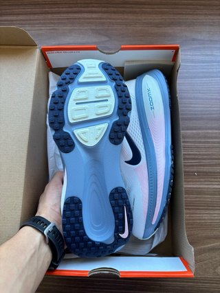 Nike Vomero 18 Talla 42