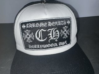 Gorra Trucker Chrome Hearts Blanca y Negra