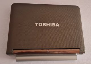 Portátil Toshiba Marrón y Plateado