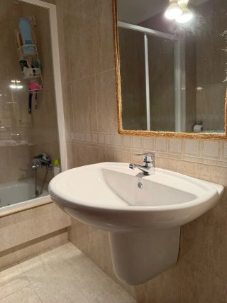 Lavabo de cerámica blanco