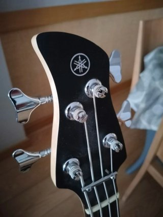 Bajo Eléctrico Yamaha TRBX174 BL 4 Cuerdas