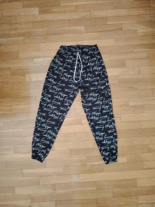 Pantalón chándal negro y blanco