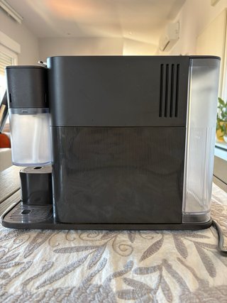 Cafetera Nespresso De'Longhi Lattissima Negra