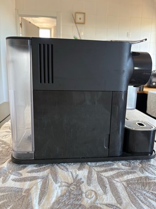 Cafetera Nespresso De'Longhi Lattissima Negra