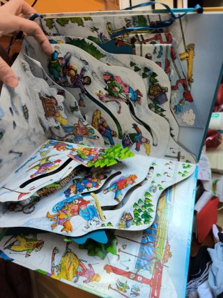 LIBROS-POP-UP LA EXCURSION A LA NIEVE