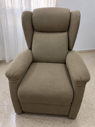 Sillón reclinable de tela beige