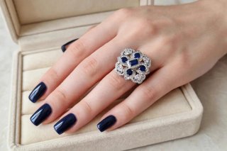 Anello vintage gotico blu zaffiro