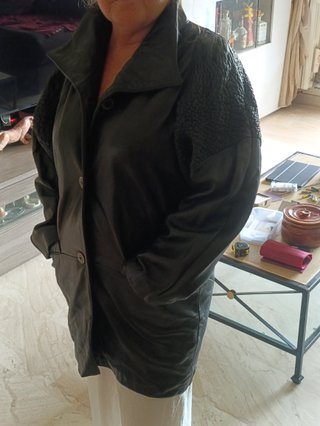 Chaquetón Cuero Negro Vintage 80s Oversize.