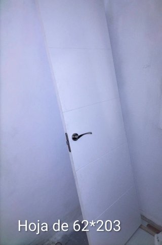 2 Puertas de Madera con Cristal 1 solo madera.
