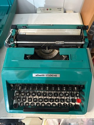 Máquina de escribir Olivetti Studio 45