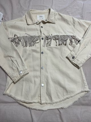 Chaqueta con flecos Zara beige