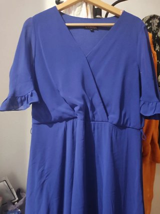 Vestido de ceremonia azul con cinturón