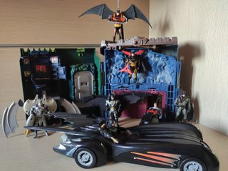 playset Batcave + batmobile + batman action figure
