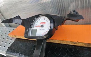 Cuentakilómetros y Araña Derbi GPR 125cc 2T