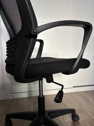 Silla ergonómica de oficina negra