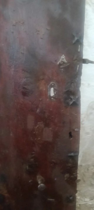 Fragmento de puerta antigua siglo XIX