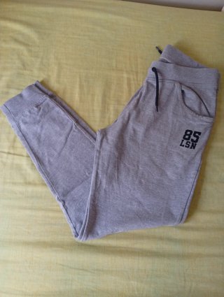 Pantalón chándal gris con logo 85 LSN