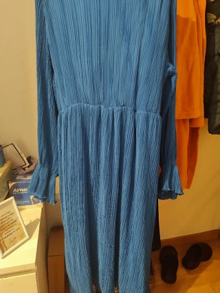 Vestido Nasty Gal azul plisado
